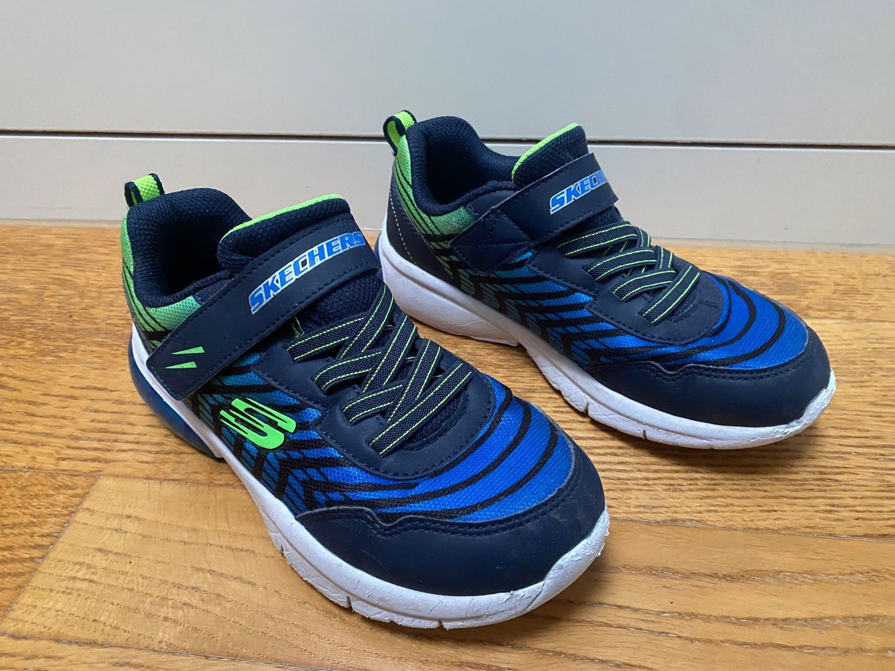 Skechers Schuhe für Jungen: Skechers Kinderschuhe Sneaker Gr. 34 – Gebraucht aus Wädenswil von PeterWaedi 1