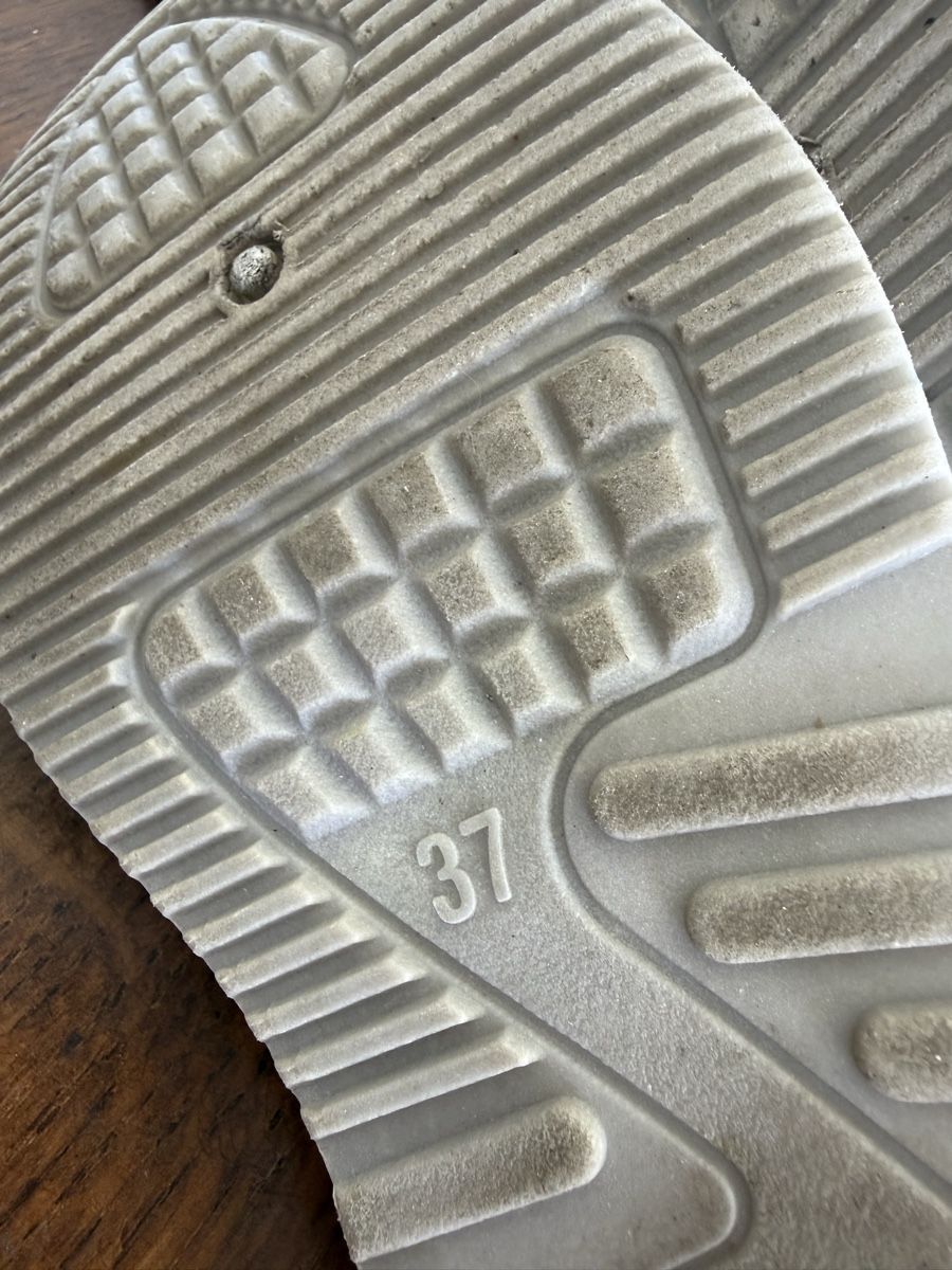 Damenschuhe: Baskets blanches et sequins  – Gebraucht aus Lausanne von Doudoutze 4
