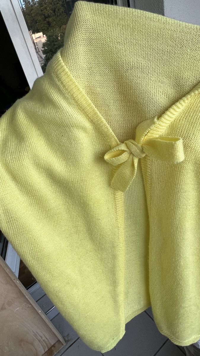 Jacken & Mäntel: Strickjacke leicht Zitronengelb Gr. 140/10A – Gebraucht aus Tagelswangen von Bomu 1