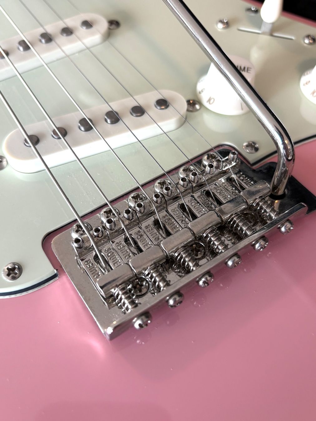 Squier Strumenti musicali: Squier Classic Vibe 60s Stratocaster - Shell Pink – Usato da Luzern venduto da MusikElektronikShop 3