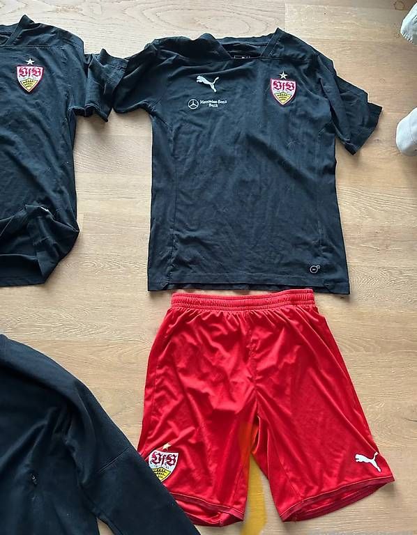 Lotti di vestiti: VFB Stuttgart Ausgehkleidung – Usato da Heerbrugg venduto da mceta 2