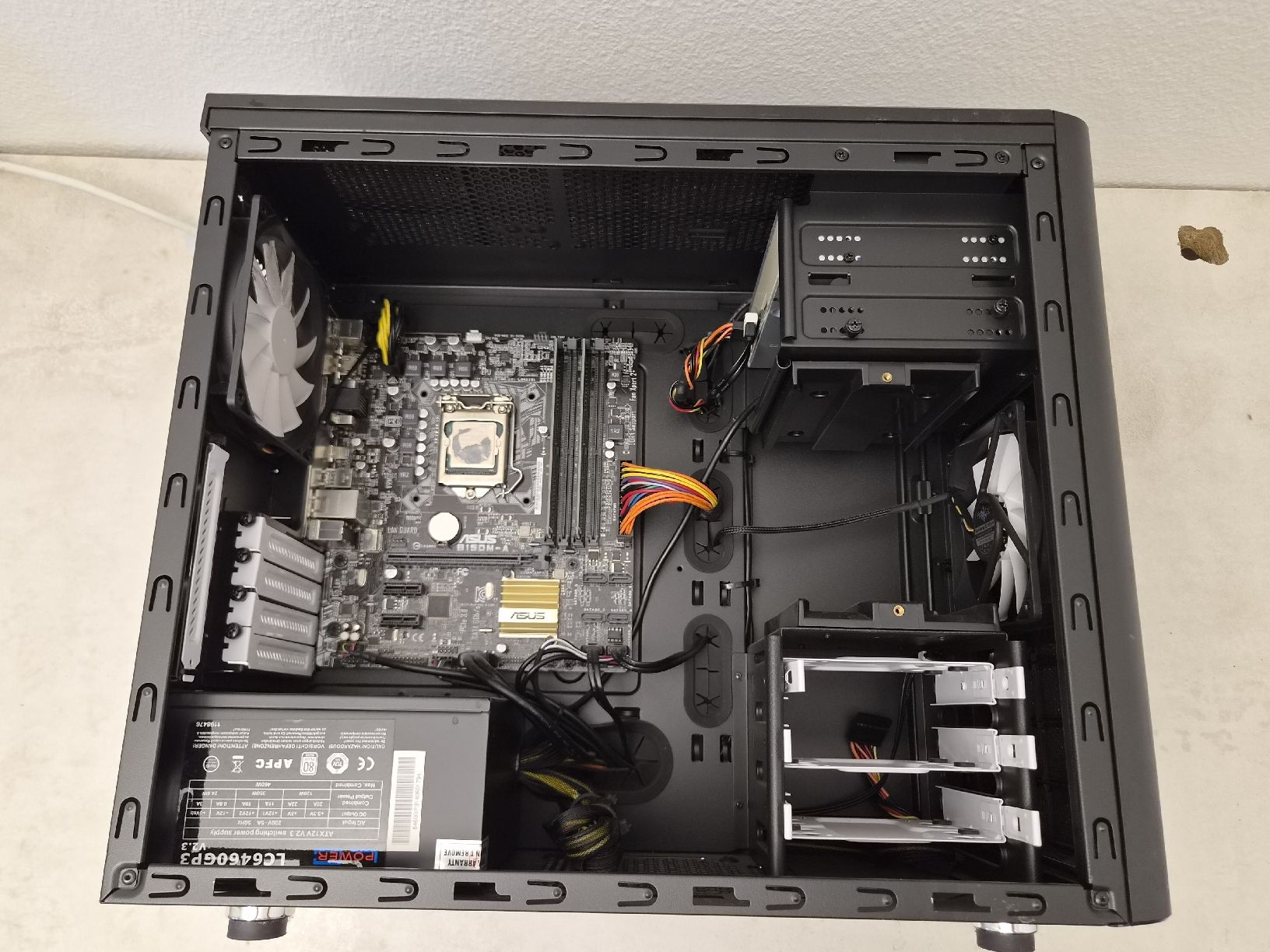Asus PCs: PC Asus Board, i5, 8GB, 460W PSU – Gebraucht aus SCHAFFHAUSEN von Atami99