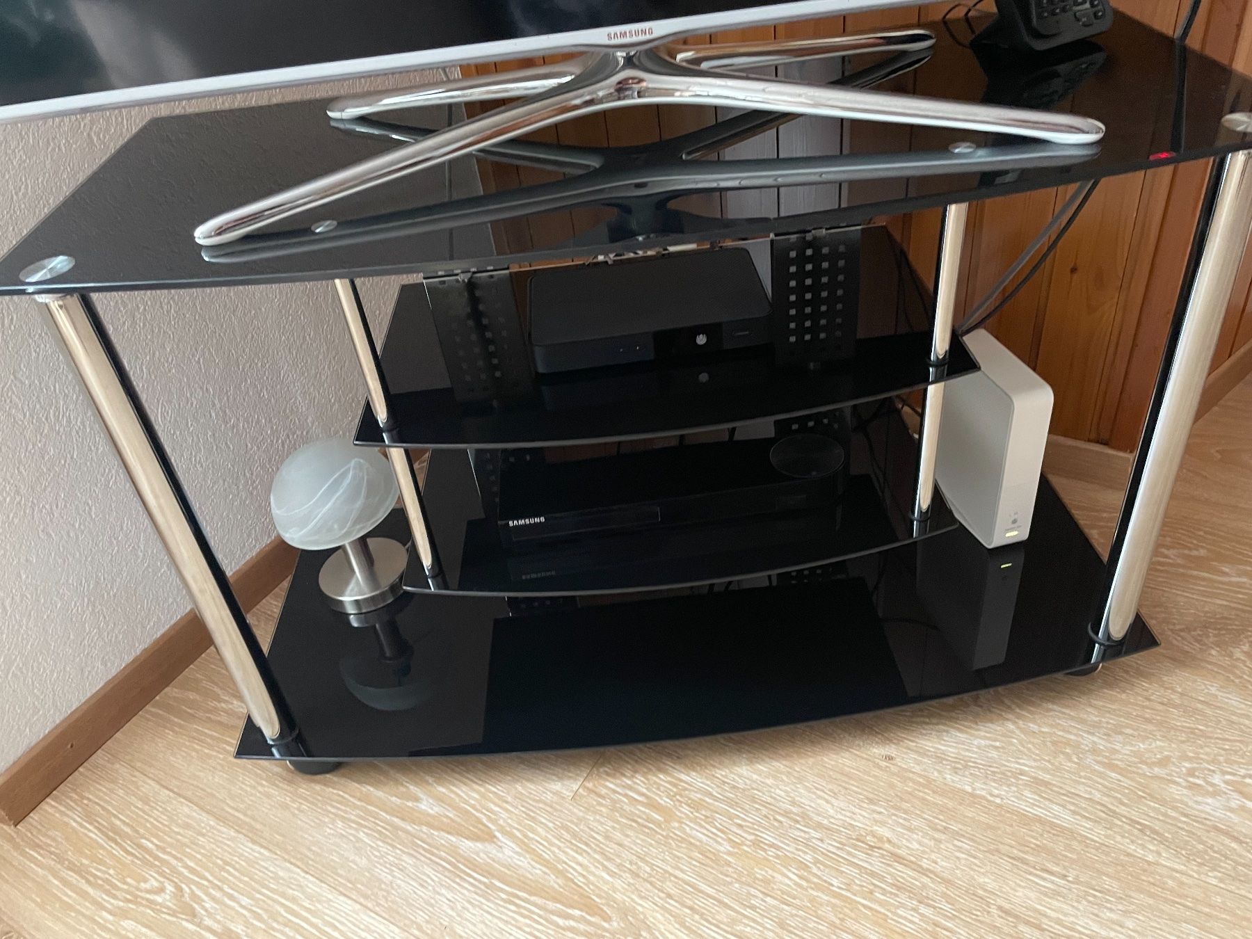 Mobili TV: Meuble TV en verre – Usato da Pampigny venduto da nouveau11 1