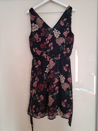 Sommerliches Kleid Gr. 38 mit Blumenmuster!