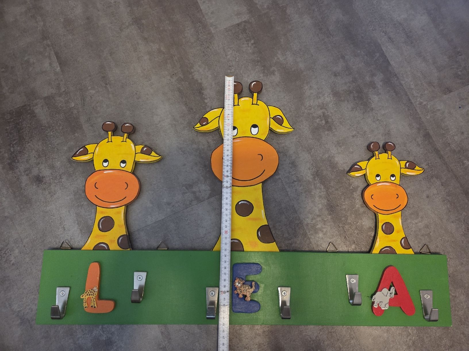 Guardaroba: Kindergarderobe Giraffen aus Holz – Usato da Sarmenstorf venduto da Hurrli 2