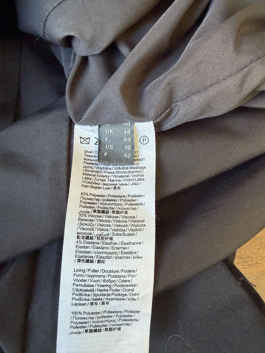 Esprit Kleider: Classic straight black Esprit doress Size 42 – Gebraucht aus Nyon von Deb_D39 5