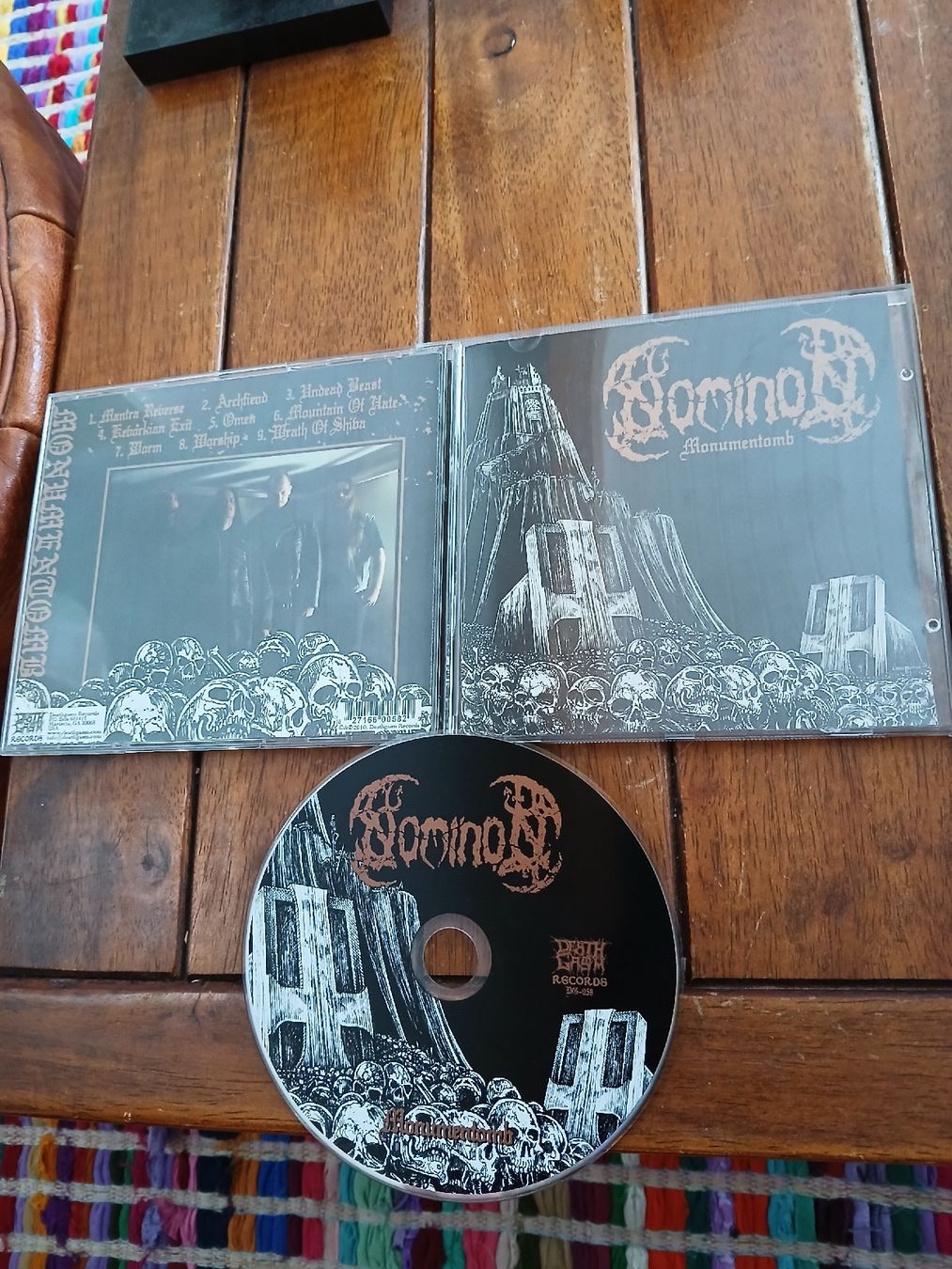 CD: nominon- monumen... – Usato da St-Cergue venduto da VeganWarrior