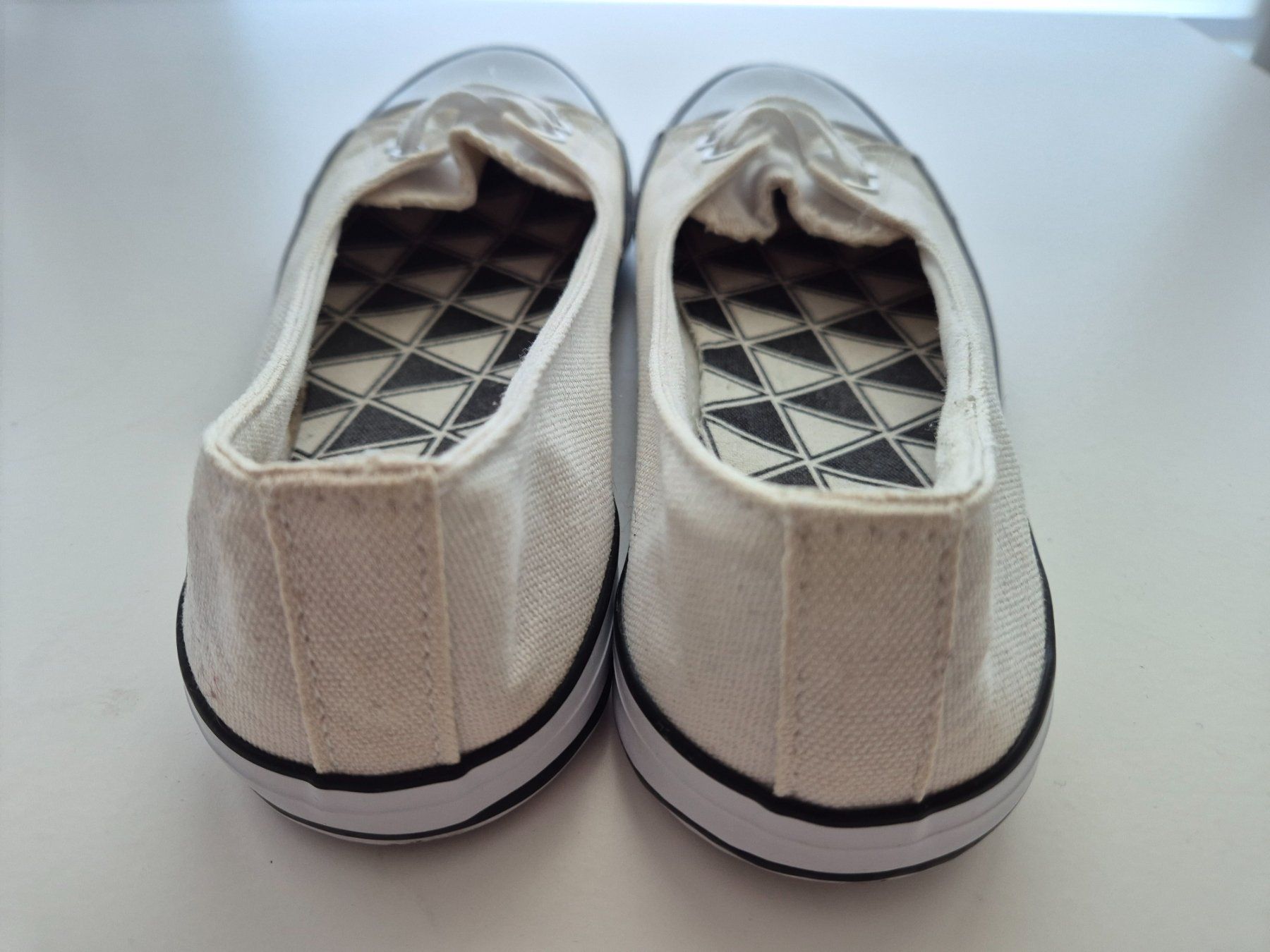 Scarpe da donna: Sommer Schuhe Sneaker Gr. 37 Cremefarben – Usato da Zürich venduto da pau_y8mv 4