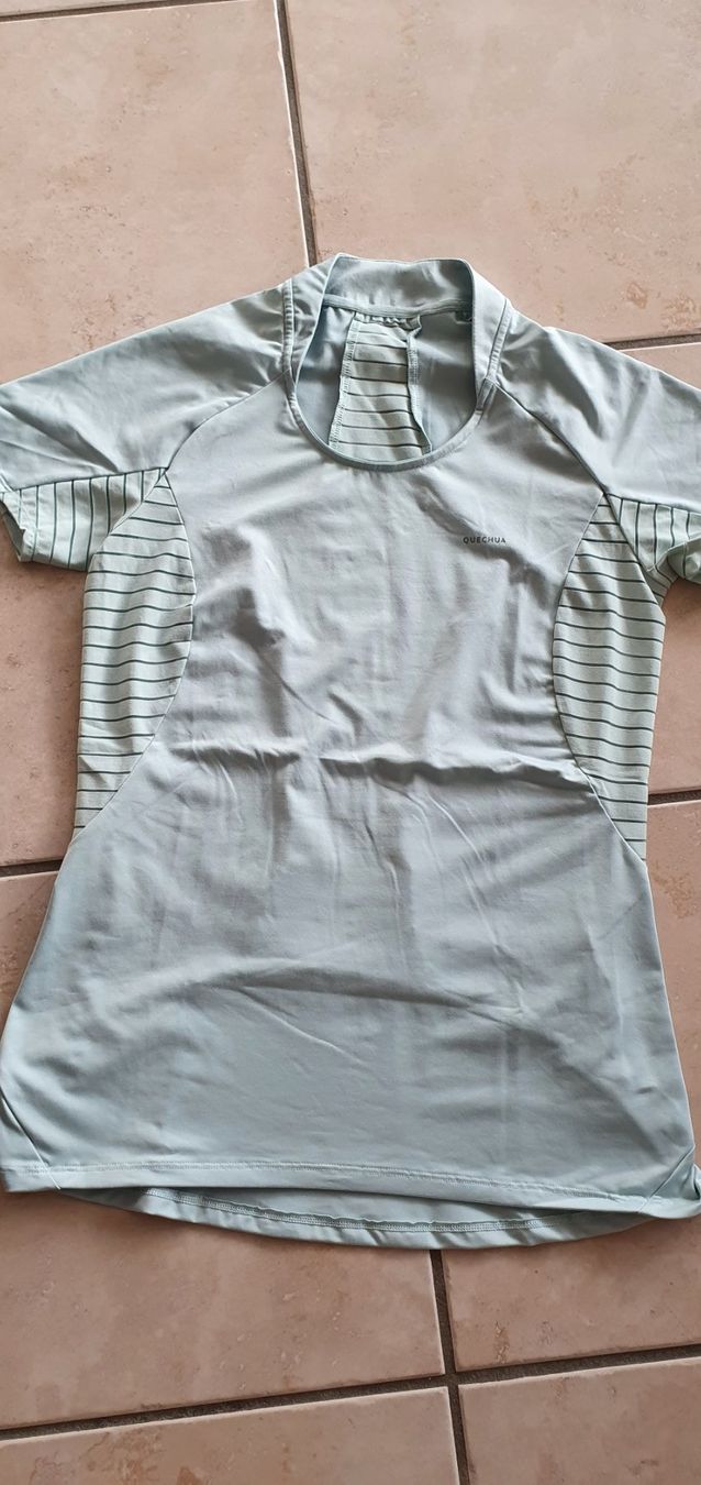 T-shirt: T-shirt Quechua S – Nuovo (secondo la descrizione) da Moutier venduto da Matteoleroux