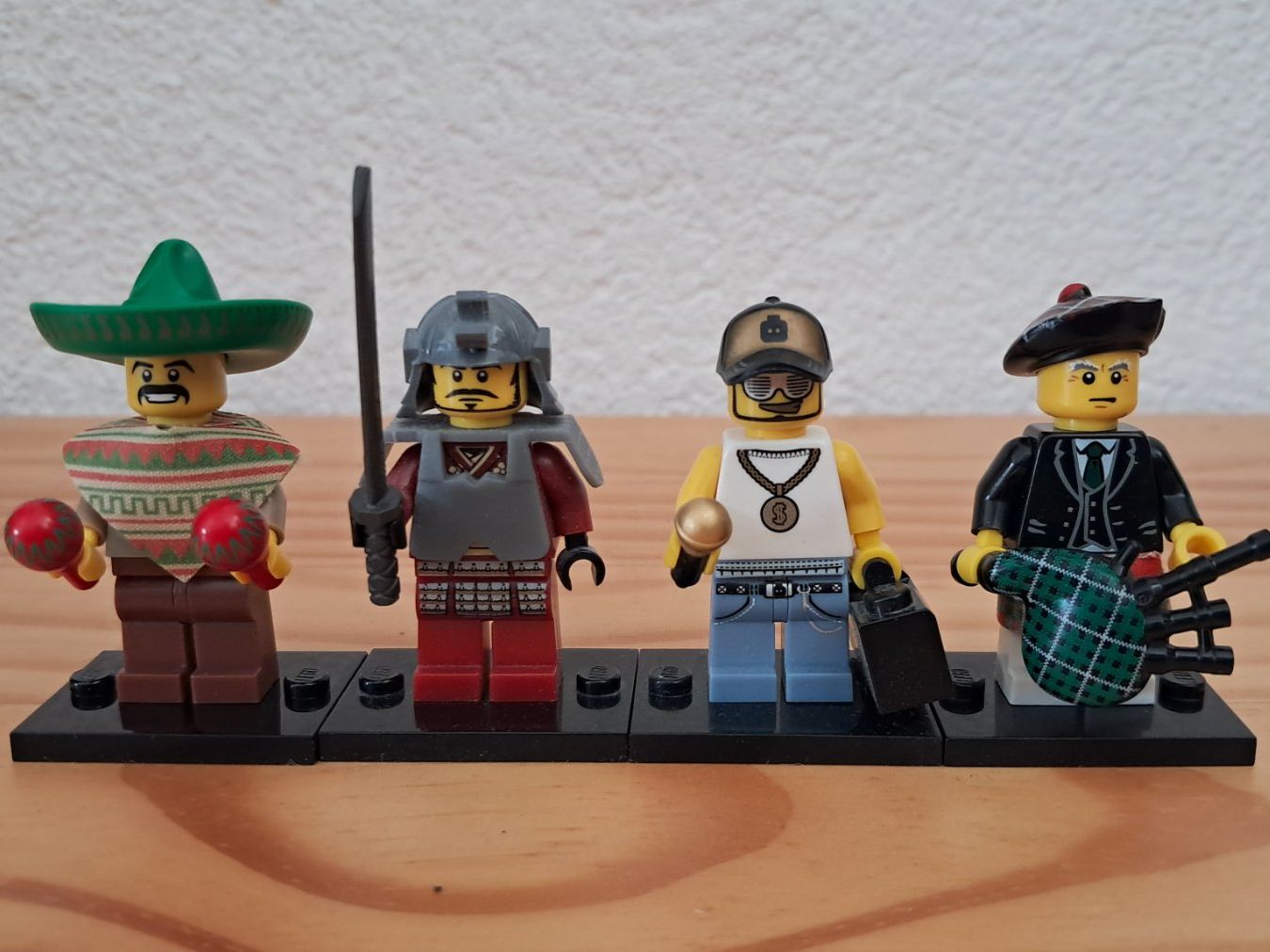 Lego Kit di costruzioni: LEGO: Diverse Collectible Minifigures – Usato da Nussbaumen AG venduto da pou_wht2 1