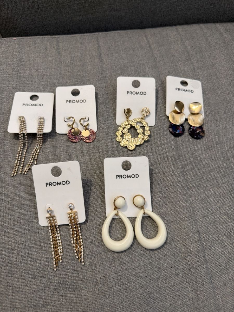 Boucles d'oreille: Boucle d’oreille 6 pièces  – Neuf avec emballage d'origine à Lausanne par sah_5wsx