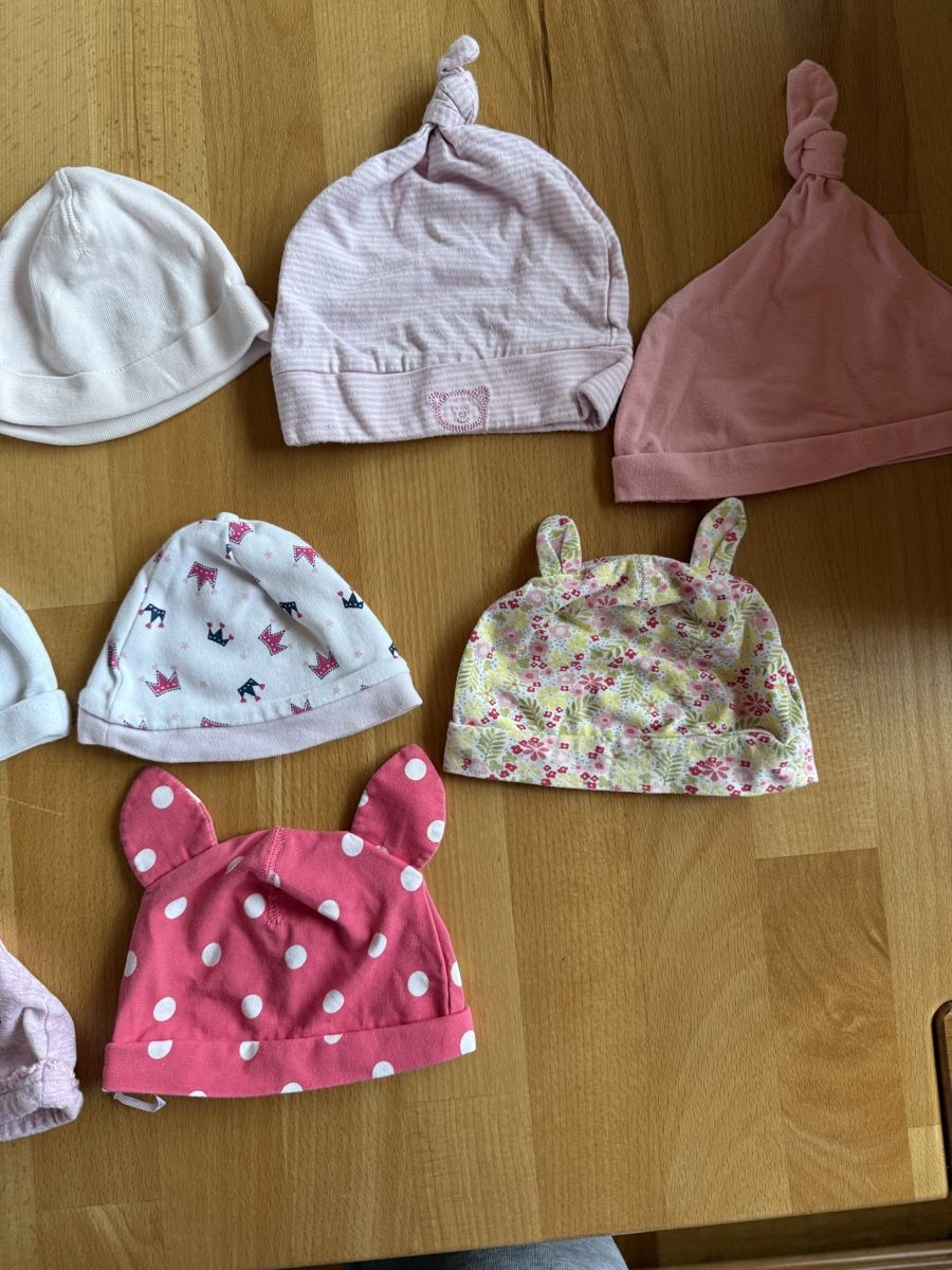 Berretti & Sciarpe: Diverse Babymützchen – Usato da Pragg-Jenaz venduto da gobrist 2