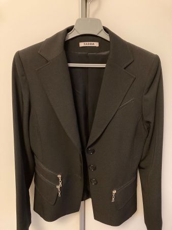 Blazer in schwarz mit schönen Details, Gr. 36, Marke Fadda