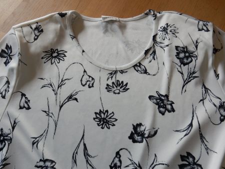 Sommerliches Damen T-Shirt Gr. 42 Blumenmuster Frankenwälder