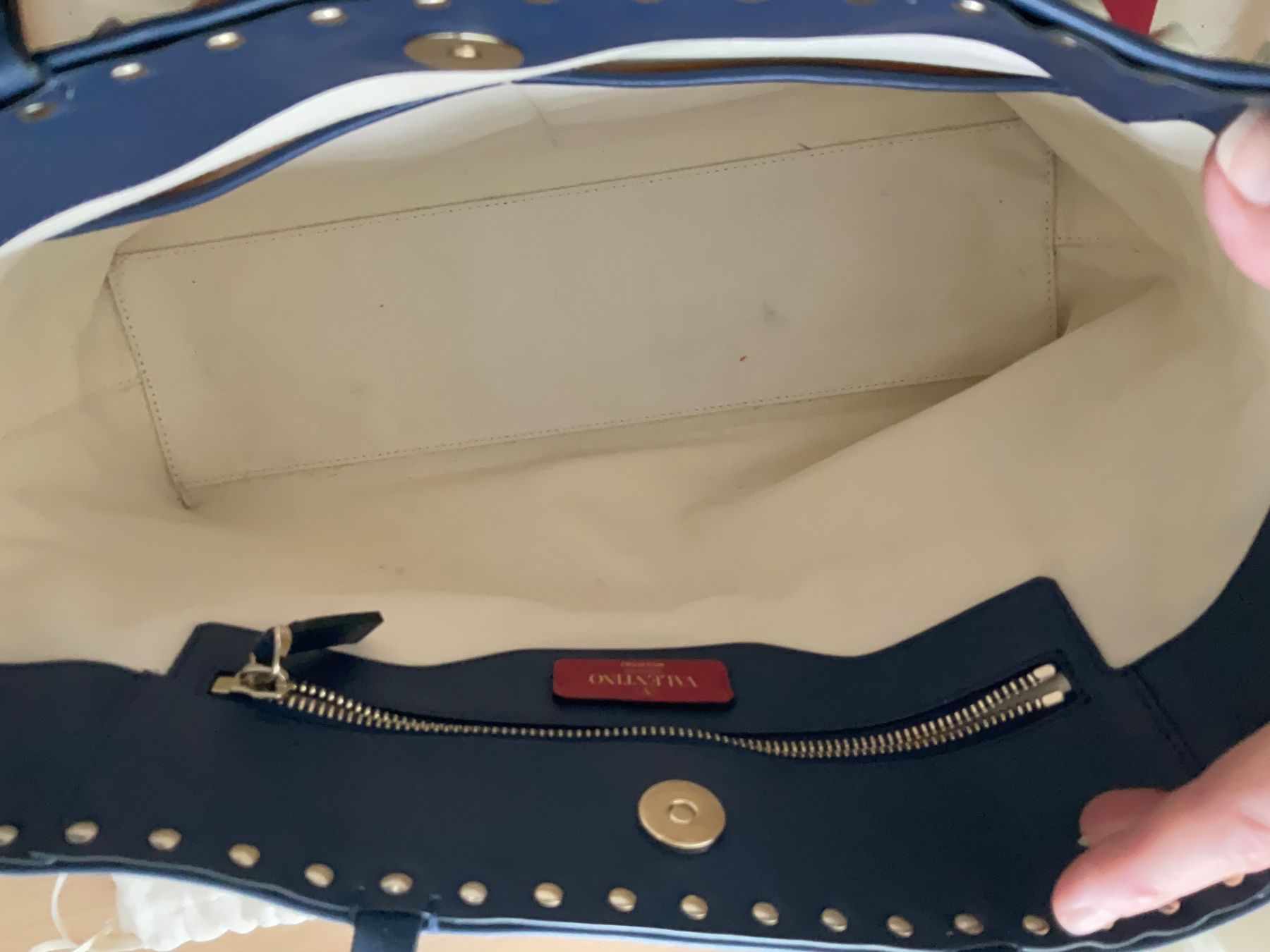 Valentino Borse da donna: Valentino Rockstud Leather & Canvas Stitched Shoulder Tote – Usato da Baar venduto da dsb07 4