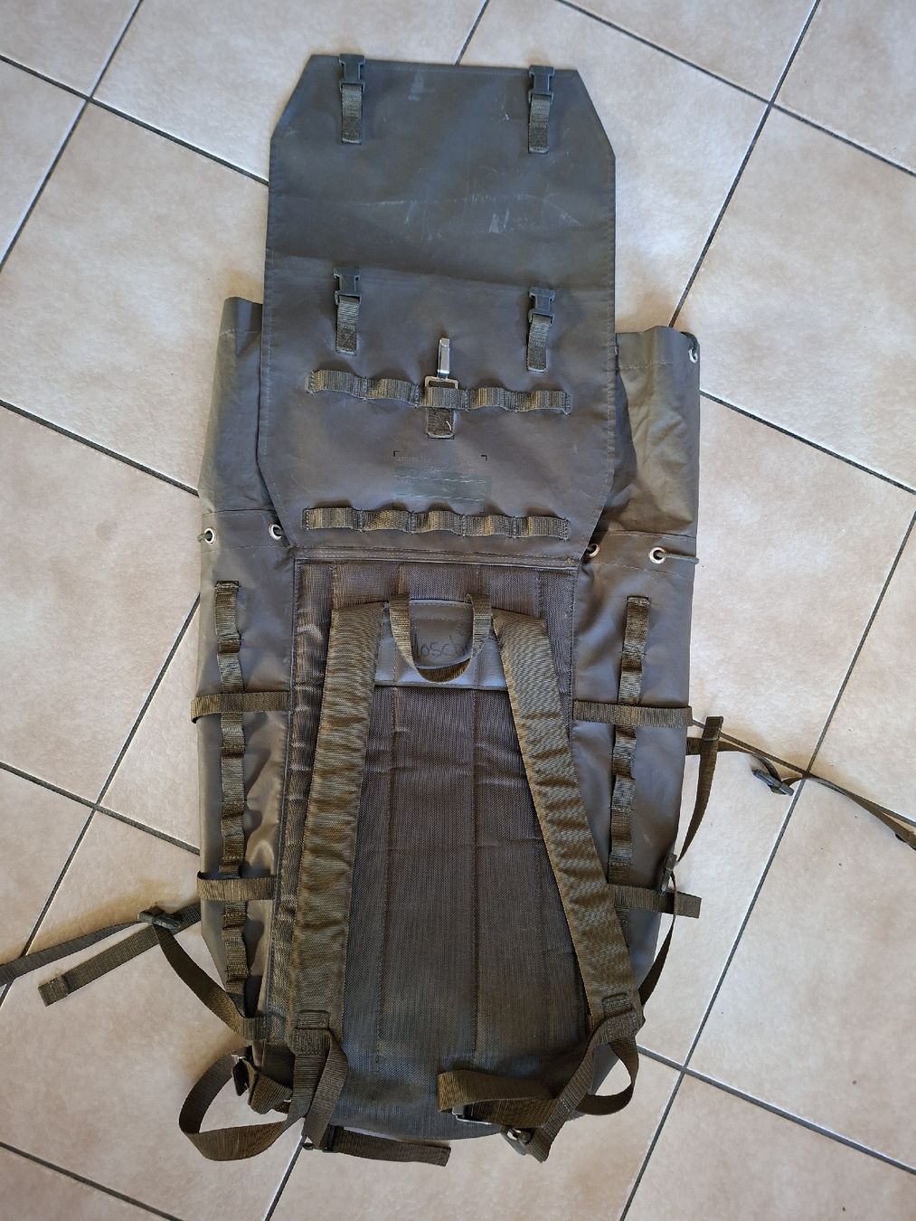 Schweizer Armee Zaini: Schweizer Armee Militär Kampfrucksack 90 – Usato da Schwanden Sigrisw venduto da cadieux71 1