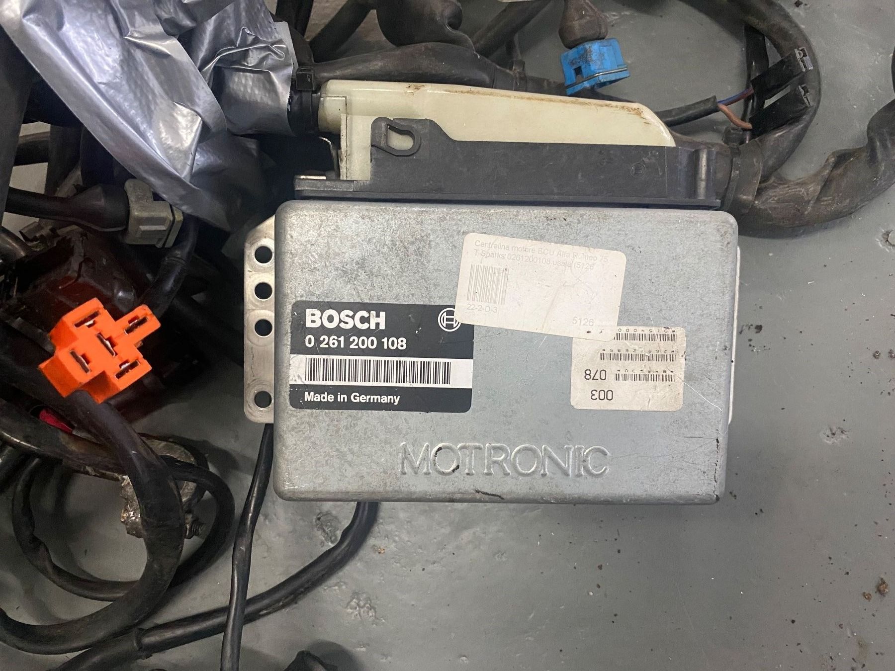 Alfa Romeo Tutti pezzi di ricambio auto: Alfa Romeo 75 Steuergerät ink Kabelbaum – Usato da Rottenschwil venduto da BSig1808 1