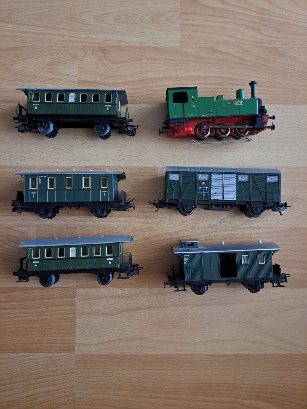Märklin Modelleisenbahnen: Märklin Damoflok mit Zug – Gebraucht aus Gibswil von Kudi21