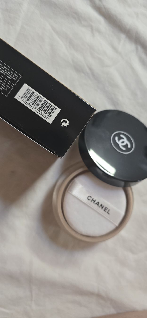 Chanel Make-up: Poudre universelle libre Chanel 40 Doré Translucent 3 – Neu und originalverpackt aus Martigny von zin_y9tt 2
