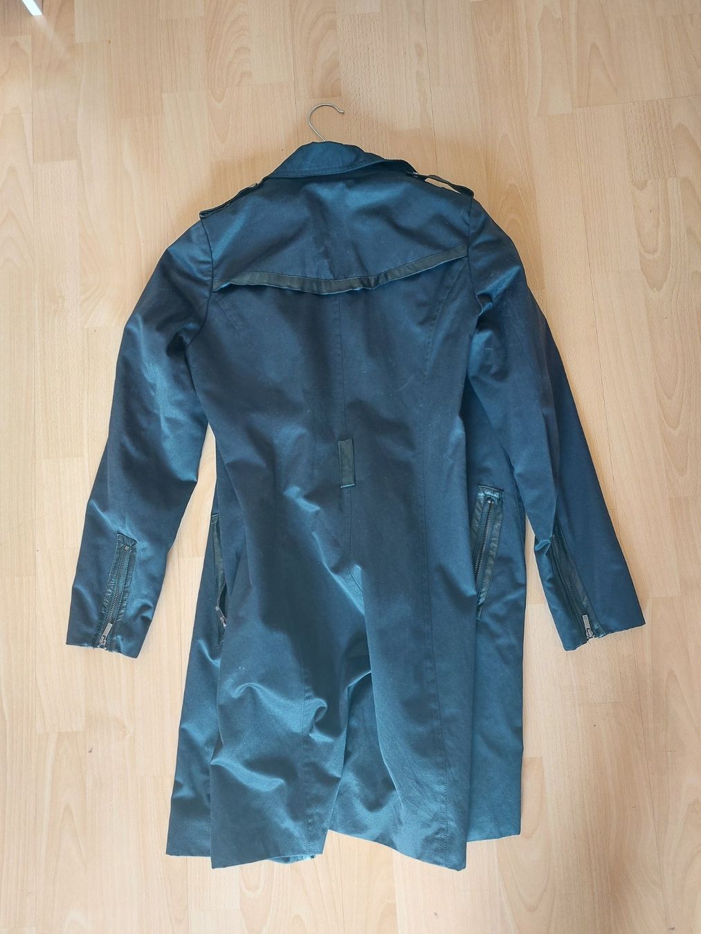 Morgan Cappotti: Trench coat Morgan – Usato da Plan les Ouates venduto da goodswiss 4