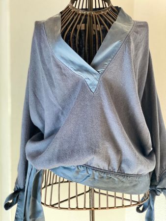 Blaue Damenbluse Gr. S mit Seidenbändern - Elegant