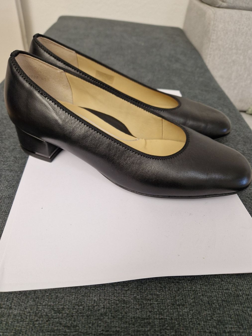 Scarpe da donna: Schwarze Nappaleder Pumps Gr. 38, Blockabsatz – Nuovo (secondo la descrizione) da Glattbrugg venduto da mas_75t2 1