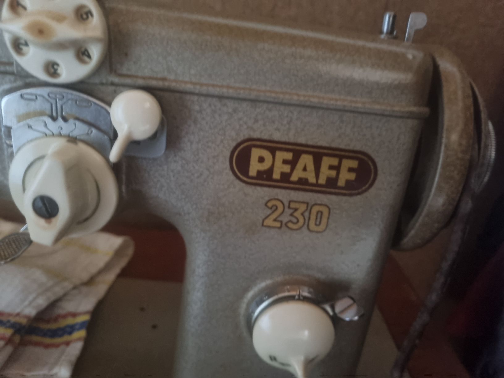 Pfaff Macchine da cucire: PFAFF 230 Nähmaschine – Usato da Döttingen venduto da Mrjoe 5