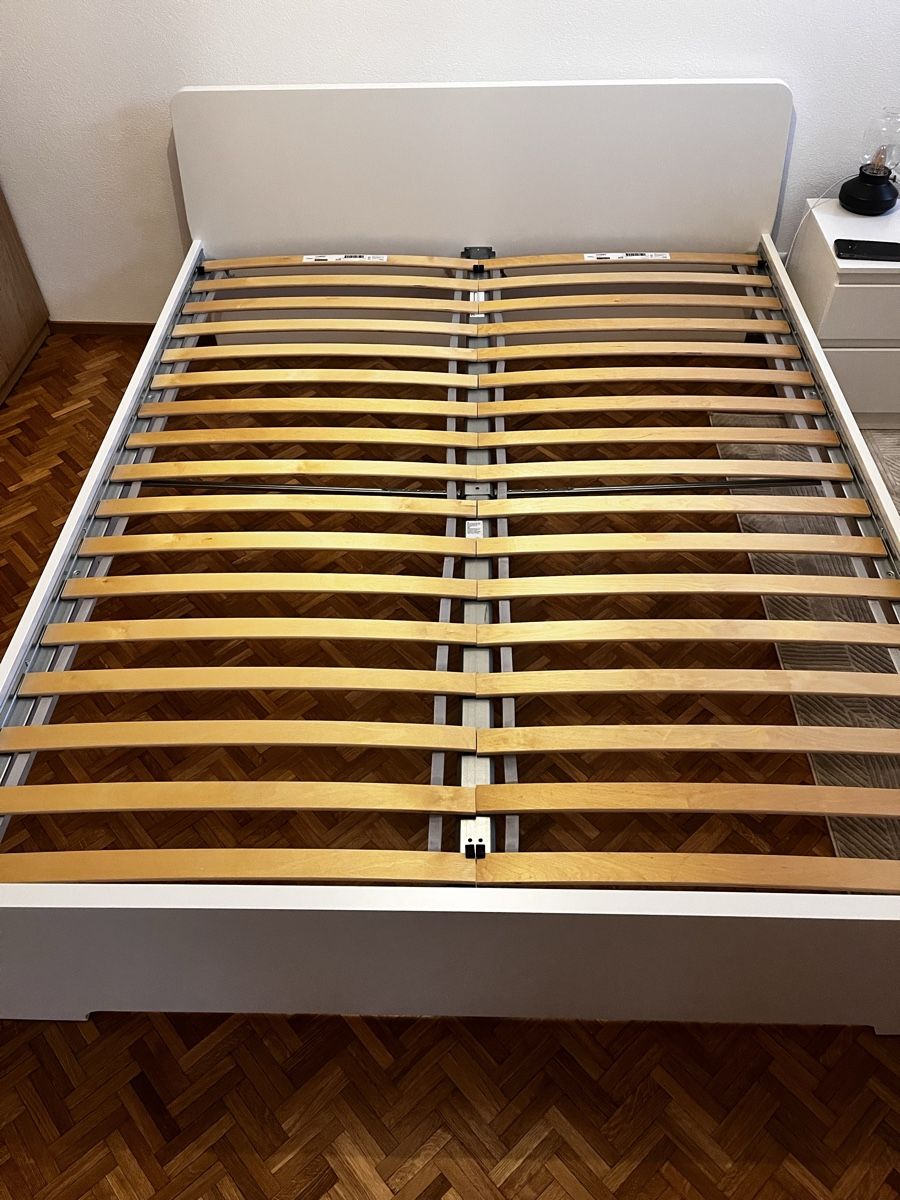 Ikea Lits: White Bed Frame Double Size good condition – D'occasion à Giffers par tom_8j2k