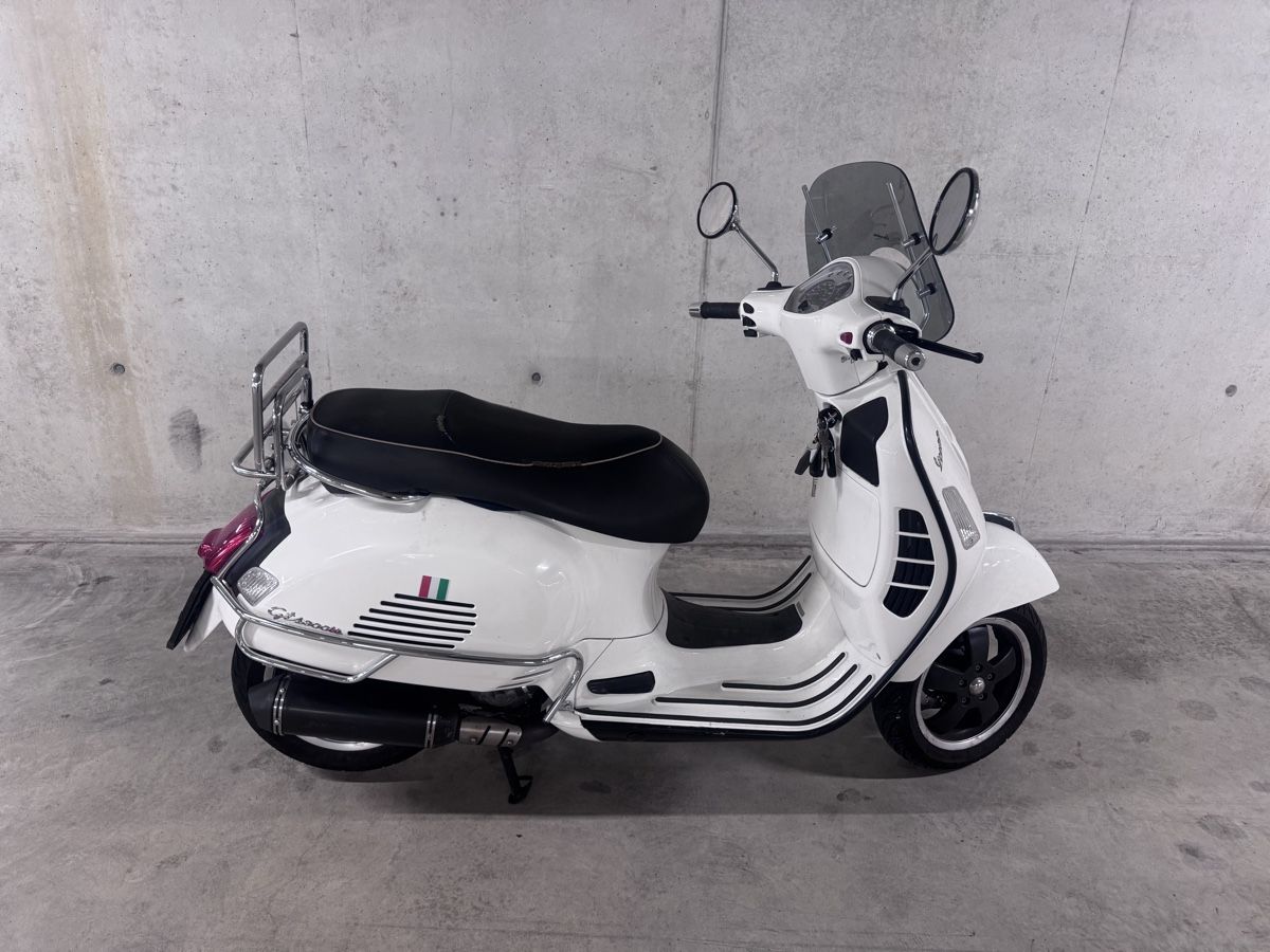 Vespa Scooters: Vespa 300 GTS super – D'occasion à Courtaman par paa_686x 2
