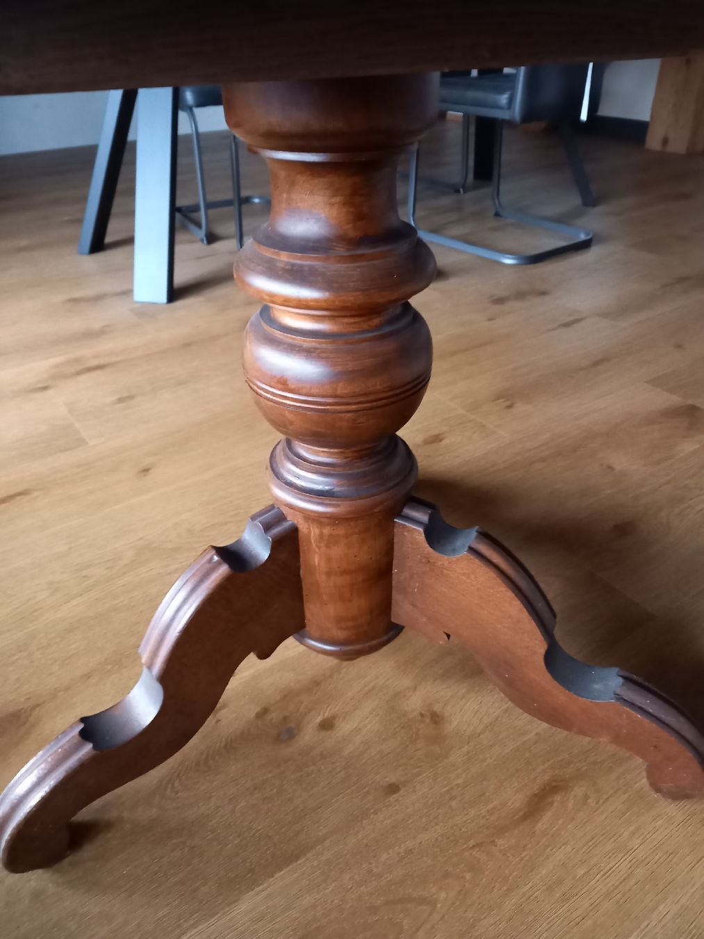 Tavoli: Alter runder Tisch  – Usato da Thierachern venduto da Gari76 1