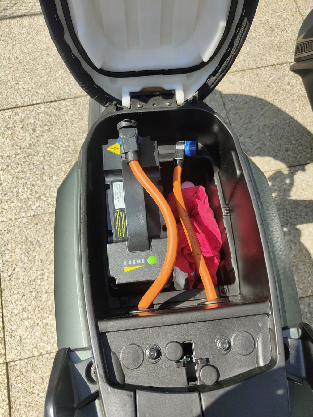 Veicoli elettrici: E Roller mitBoschmotor25/45km/h Zulassung – Usato da Schlieren venduto da bingo33 4