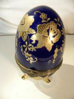 Porzellanei mit Verschluss von Limoges handbemalt