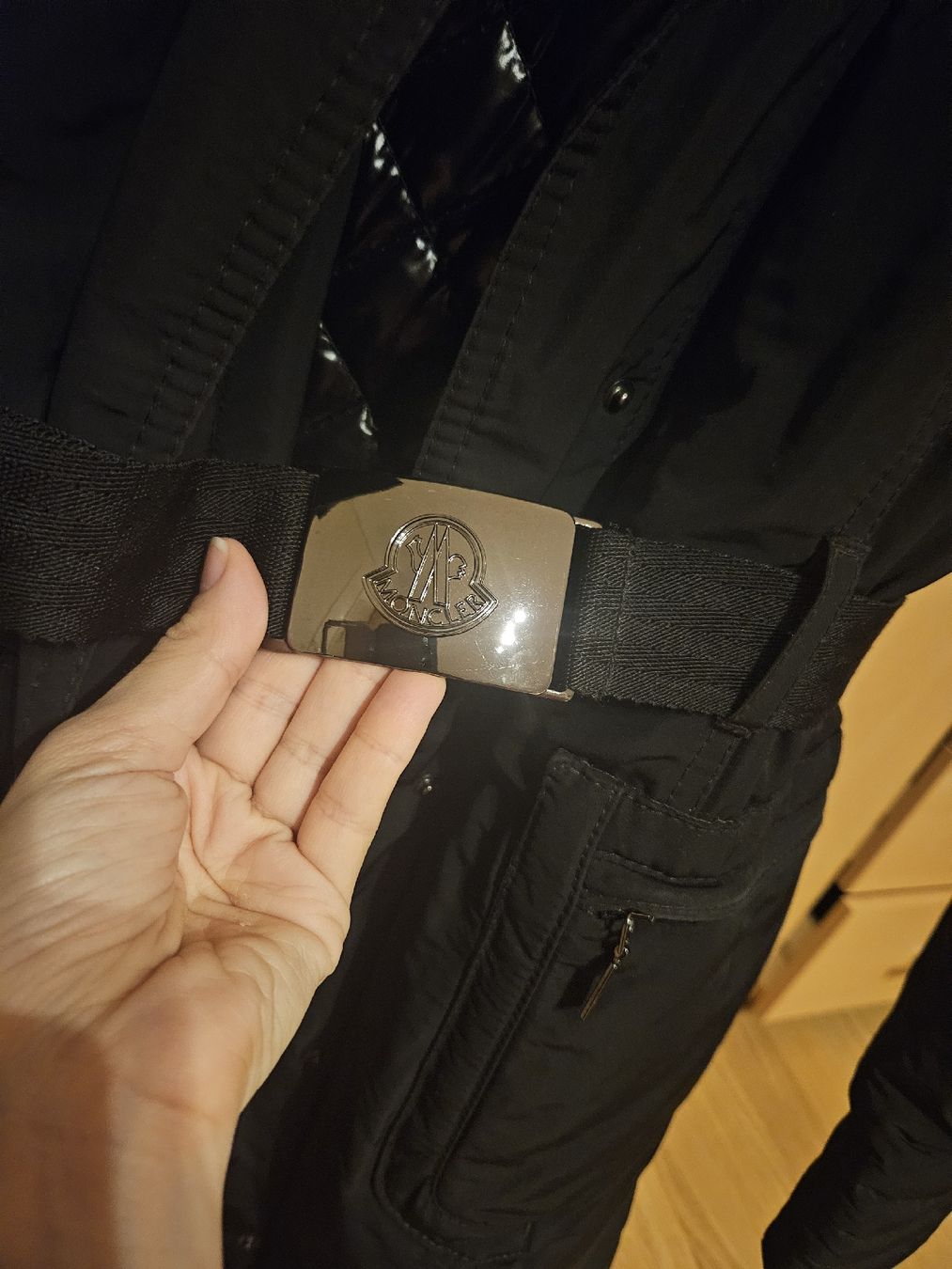 Moncler Giacche: Original moncler jacke mit fell kapuze – Nuovo (secondo la descrizione) da Basel venduto da fragolina08 3