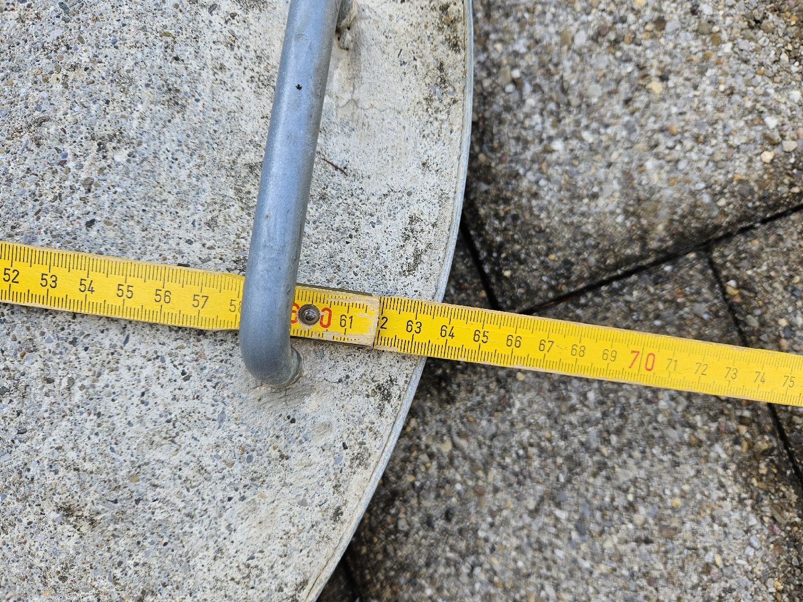 Sonstiges: grosser Sonnenschirmständer Stein Durchmesser 64cm – Gebraucht aus Haslen GL von Sandra40 7