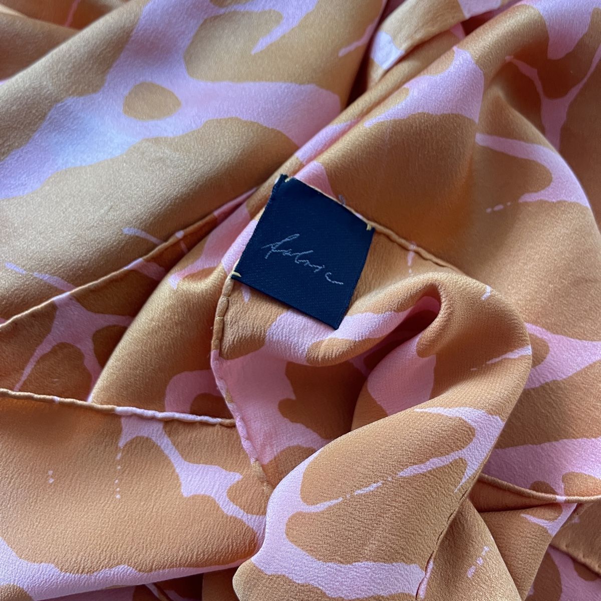 Fabric Frontline Foulard & Sciarpe: FABRIC FRONTLINE Silk Scarf – Nuovo (secondo la descrizione) da Emmen venduto da Nightingale_2022 3