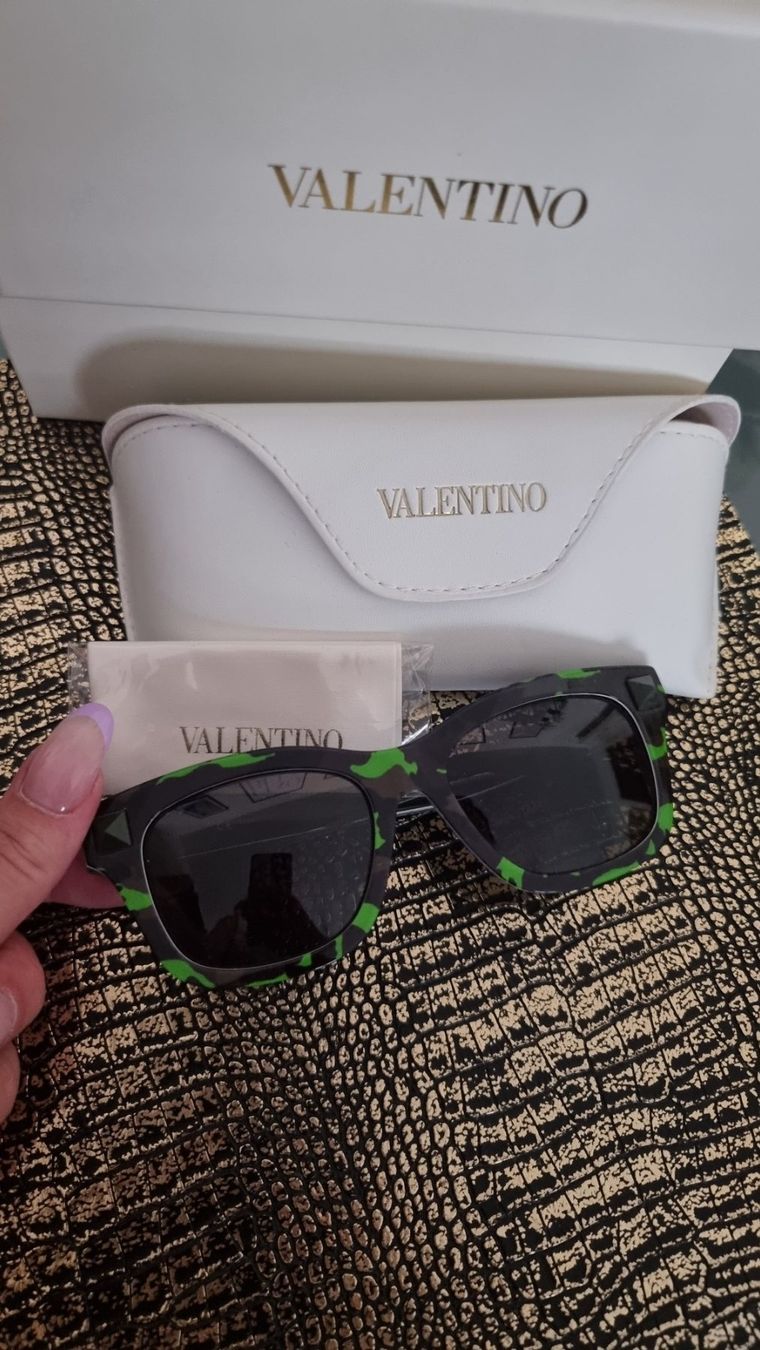 Valentino Occhiali & Lenti: VALENTINO occhiali da sole,  sunglasses – Nuovo (secondo la descrizione) da Curio venduto da Gossipgirl15 1