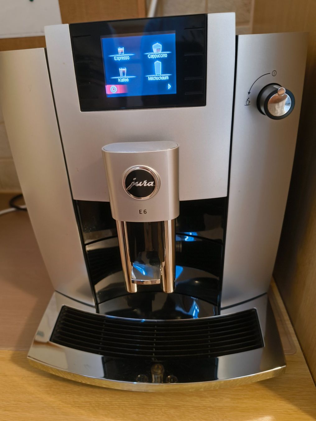 Macchine per caffè & Macchine per espresso: Kaffeemaschine Jura E6 – Nuovo (secondo la descrizione) da Niederglatt ZH venduto da juchitan