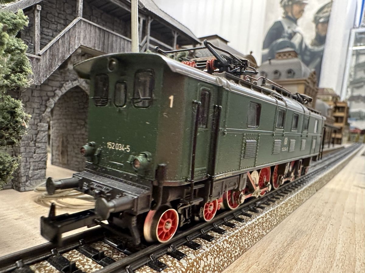 Märklin Modellini di ferrovie: Märklin 3366 DB BR 152 – Usato da Lupsingen venduto da New-Haven
