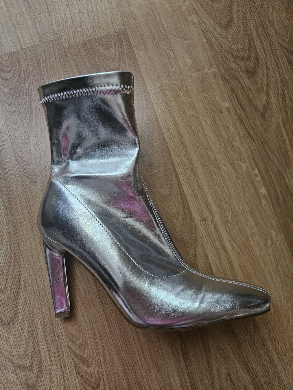 Scarpe da donna: Bottines argentées / Silver boots – Usato da Lausanne venduto da avaria 1