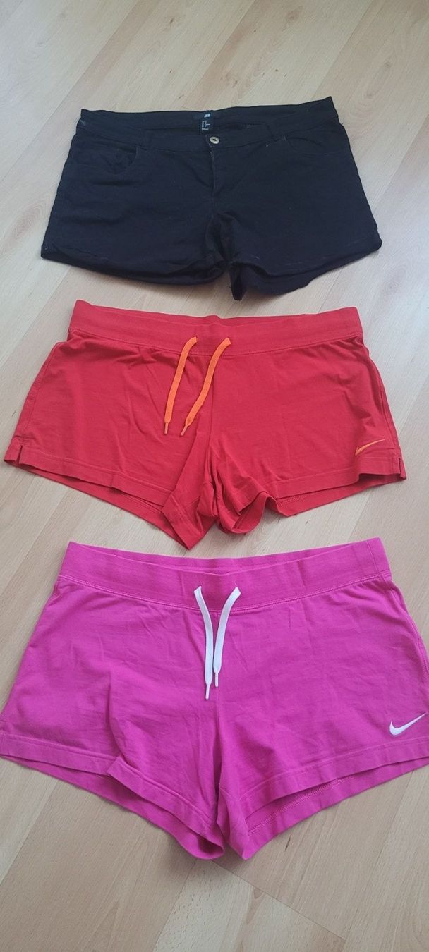 Nike Lotti di vestiti: Set Shorts Gr.44 – Nuovo (secondo la descrizione) da Schöfflisdorf venduto da CrRG21