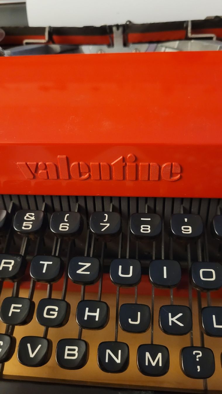Olivetti Macchine da scrivere: OLIVETTI * VALENTINE * red Schreibmaschine 1969 – Usato da Gränichen venduto da Thesi123456 2