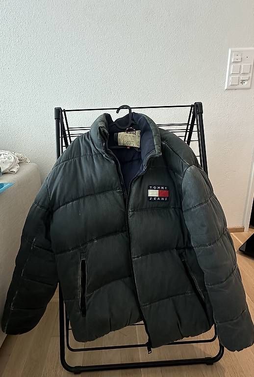 Tommy Hilfiger Jacken: Tommy Jeans Pufferjacke – Gebraucht aus Roggwil BE von alsndros