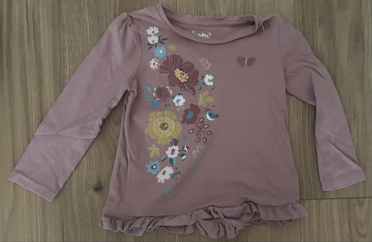 Camicette, T-shirt & Top: Langarmshirt Blumenmuster, Grösse 110 – Usato da Jegenstorf venduto da Annina0506