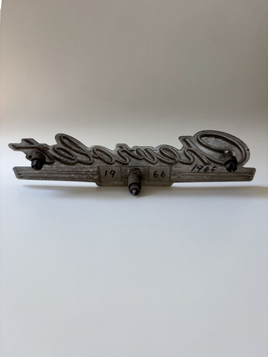 Chevrolet Alle Autoersatzteile: Chevrolet logo / emblem - 1966 – Gebraucht aus Prangins von TeeGeeBee 2