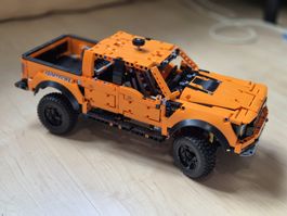 Lego Technic Ford F-150 Raptor Fertiggebaut