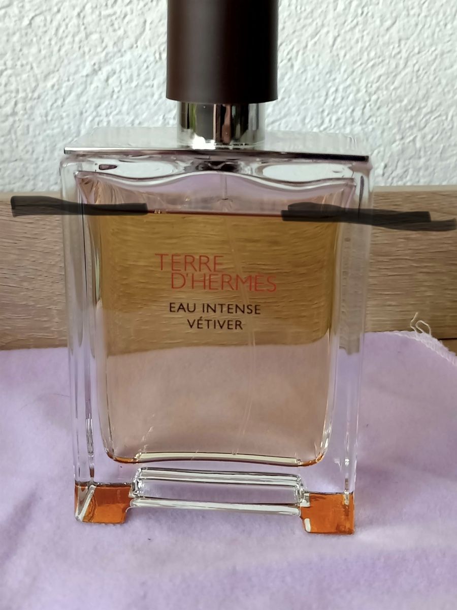 Hermès Parfum & Eau de Toilette: Terre d'Hermes Eau Intense Vétiver EdP 100ml – Gebraucht aus Wangen b. Olten von Zauberfee65