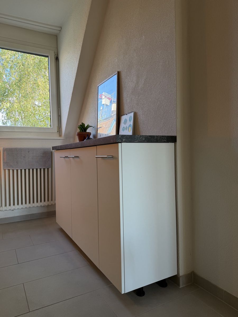 Commodes: Küchenkommode / Sideboard weiss mit dunkler Platte – D'occasion à Zürich par jen.bo