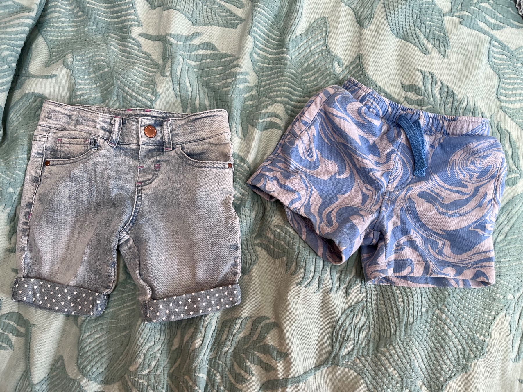 Pantaloni: 2 x Shorts, Größe 104 – Usato da Umiken venduto da deb_57xk