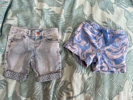 2 x Shorts, Größe 104
