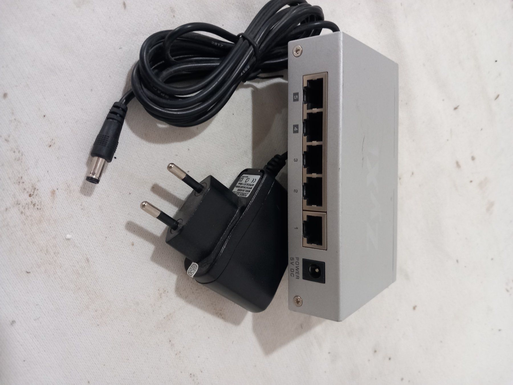 Zyxel Hub & Switch: Zyxel Desktop Ethernet Switch, 5-Port, ES-105A – Usato da Rheinau venduto da profitronic.shop 7